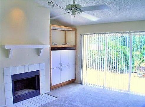 3rd image of 3075 Bloomsbury Dr
