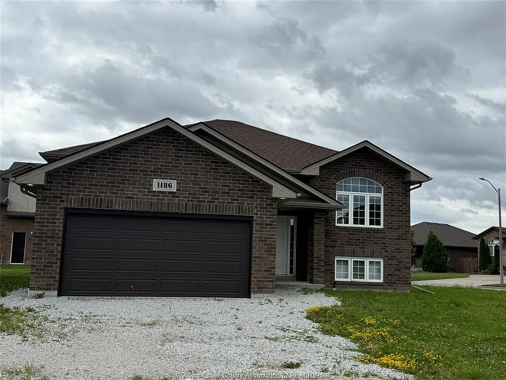 5 bed, $3,200 — Photo 1