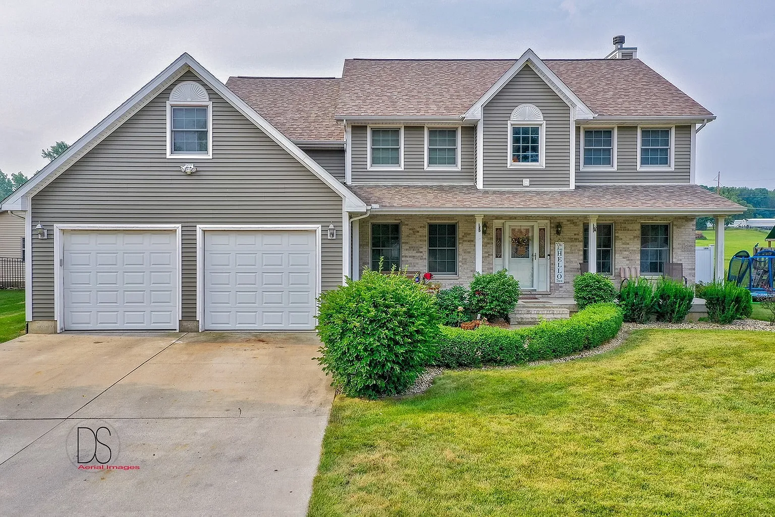 1127 Country Oak Dr photo 1