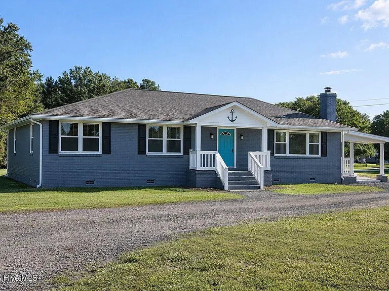786 Old Winberry Rd — Photo 2