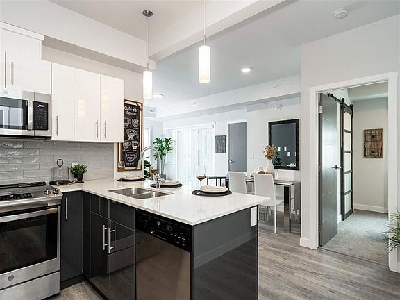 4th image of 15 Berwick Ct #1468046