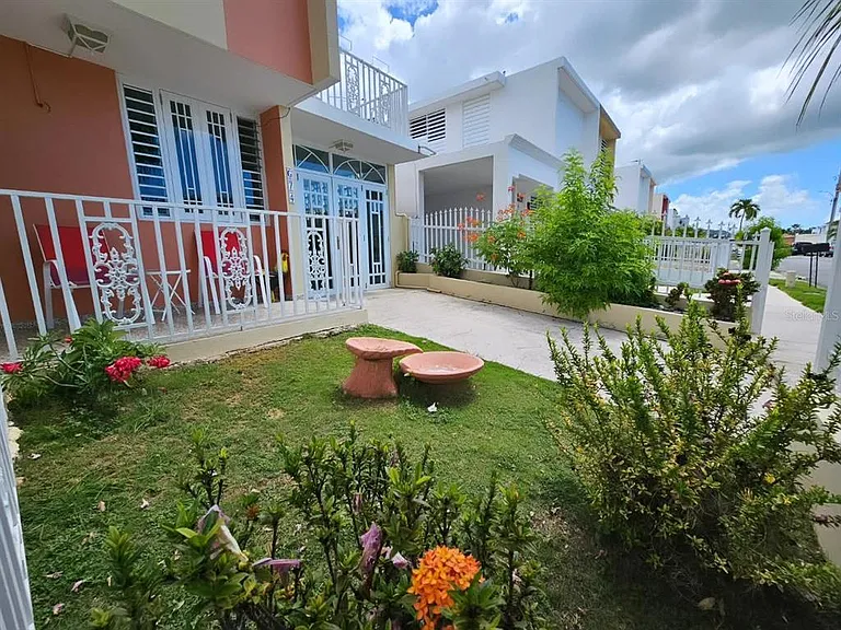 calle 6 Villa El Encanto #G 74 — Photo 2