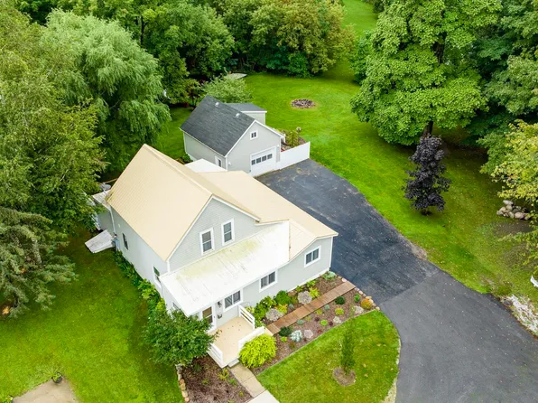 37 Oak St, Croswell, MI 48422