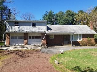 310 Chestnut Hill Rd, Emmaus, PA 18049