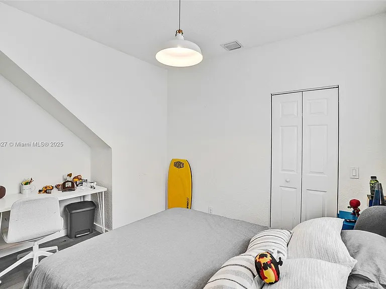 1725 Winterberry Ln — Photo 36