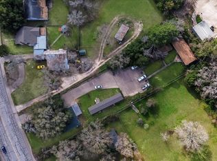 3102 Montgomery Rd, Huntsville, TX 77340
