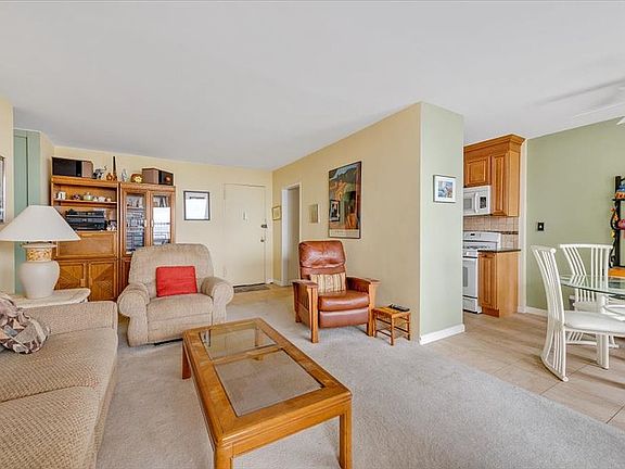 2nd image of 2940 W 5th St #19L