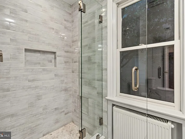 2375 N Vernon St — Photo 46