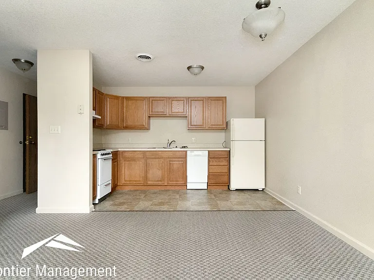 Anderson Village — Photo 4