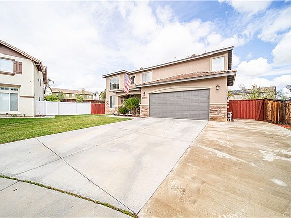2nd image of 25070 Bonnet Cir