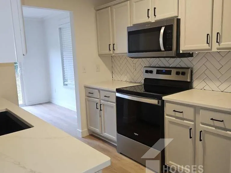 69 Greensboro Ct — Photo 4