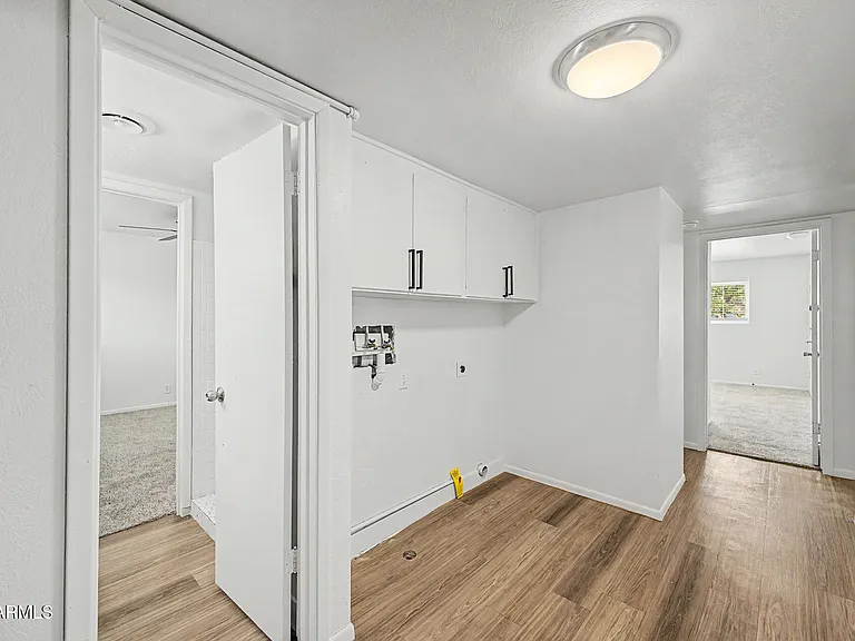 317 N Elm St — Photo 33