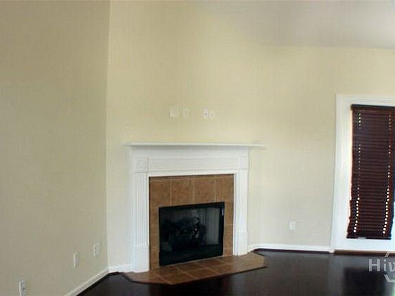 3rd image of 216 Carlisle Way