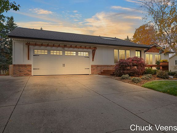 2nd image of 559 Sunvalley Ct SE
