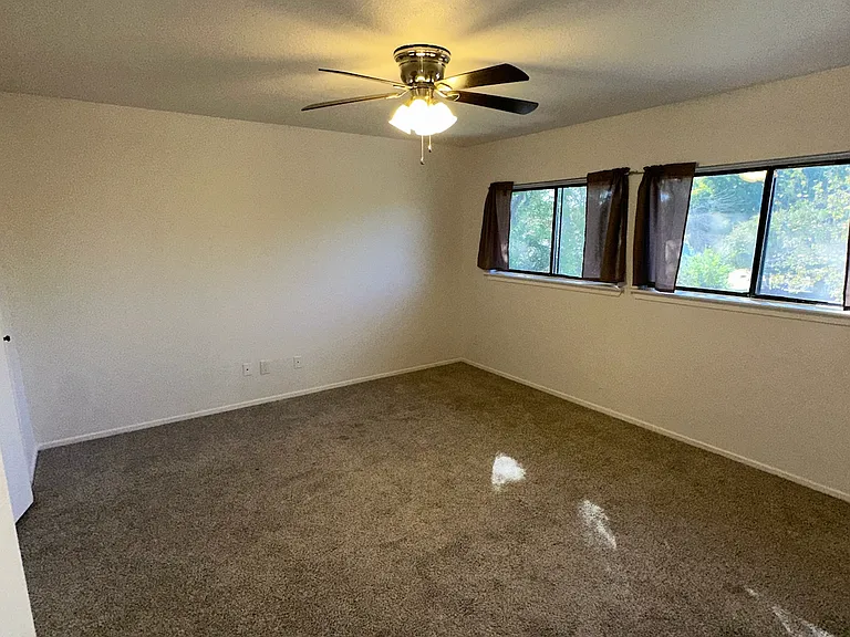 1237 Sterling Ln — Photo 10
