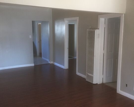 4th image of 11813 Antwerp Ave