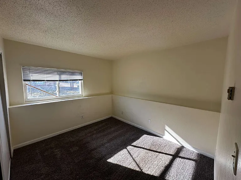 865 Hathaway Dr #D — Photo 11