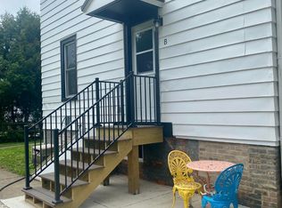 571 W State St #2, Sycamore, IL 60178