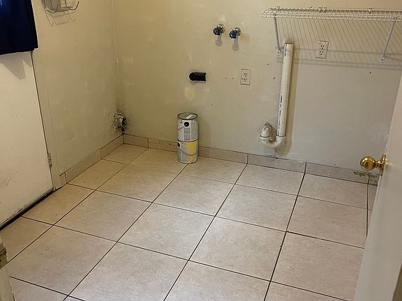 4th image of 1021 E 10th Ave