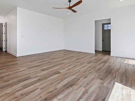 5th image of 563 Moonstone Rd