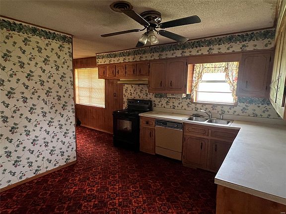 3rd image of 805 Plum St