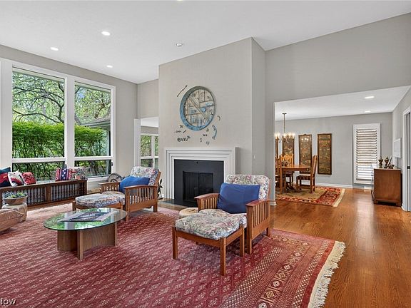 3rd image of 10 Longmeadow Ln