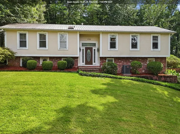 1700 Woodview Cir, Pelham, AL 35124