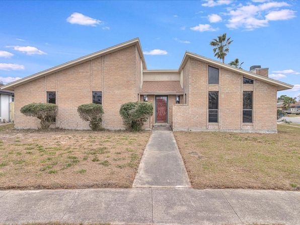 985 Crossbill St