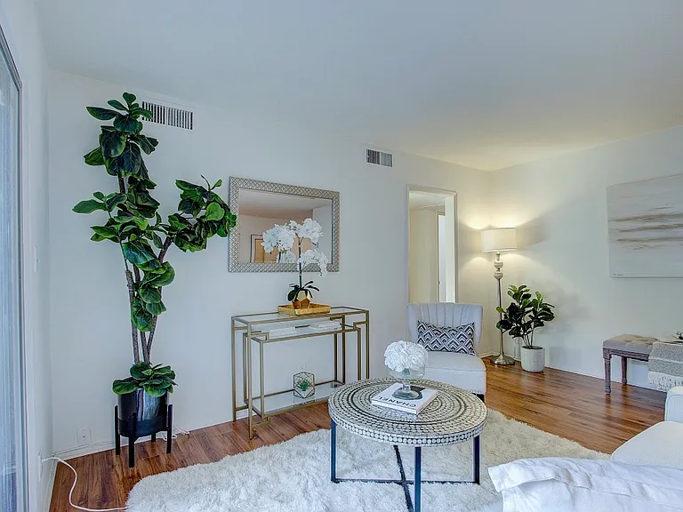 10707 Camarillo St #214 — Photo 5