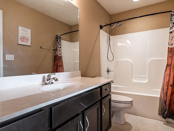 4th image of 174 Mandarin Ct