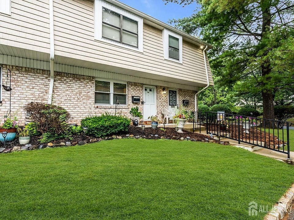 1st image of 402 Silver Ct