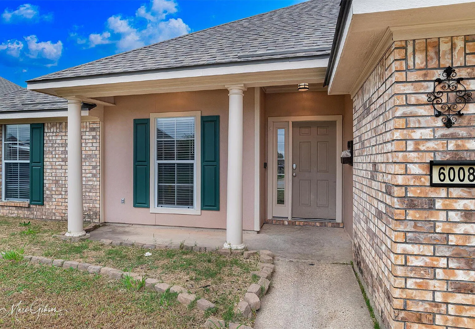 4 bed, 2.0 bath, 1654 sqft, $2,100 — Photo 2