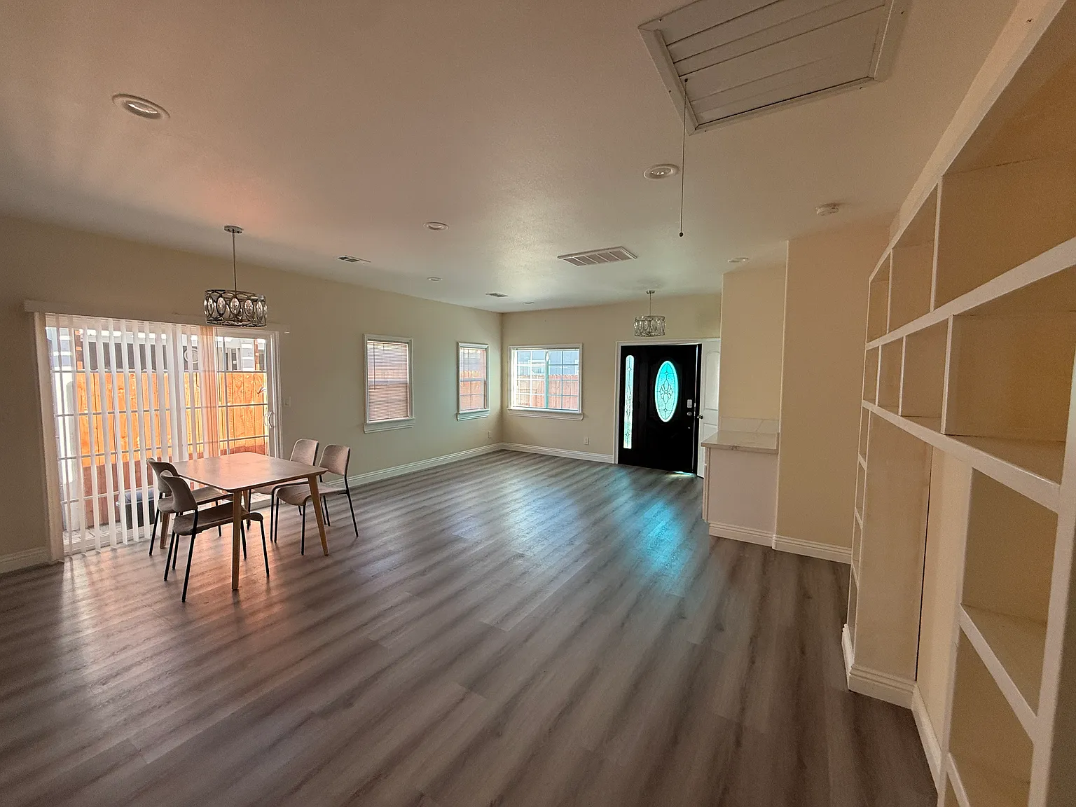 3 bed, 1600 sqft, $4,000 — Photo 2