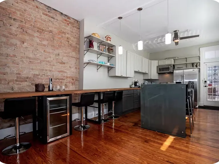 316 E Liberty St — Photo 2