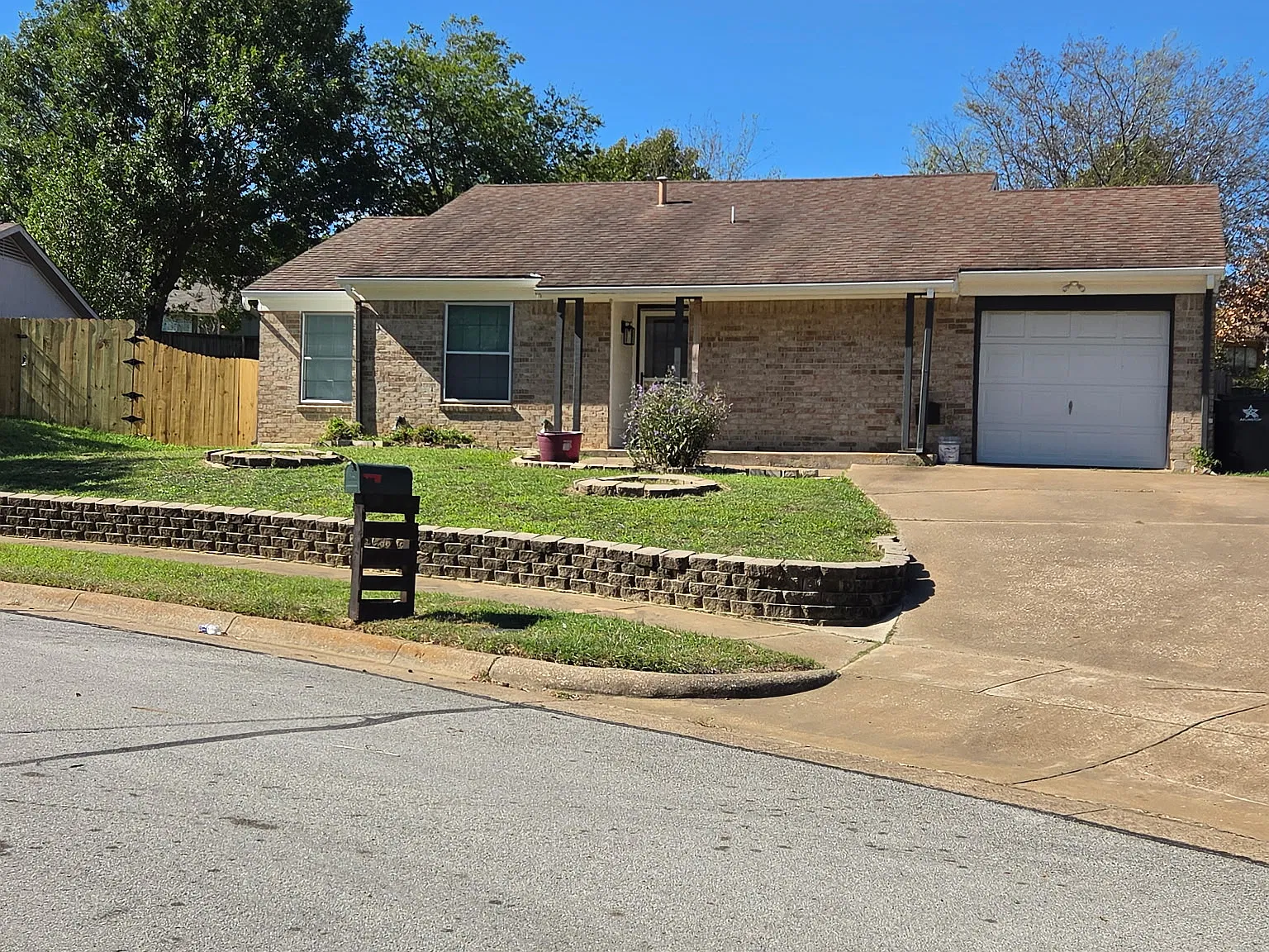3 bed, 1140 sqft, $2,195 — Photo 1