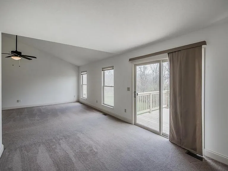 2323 Charoe St — Photo 14