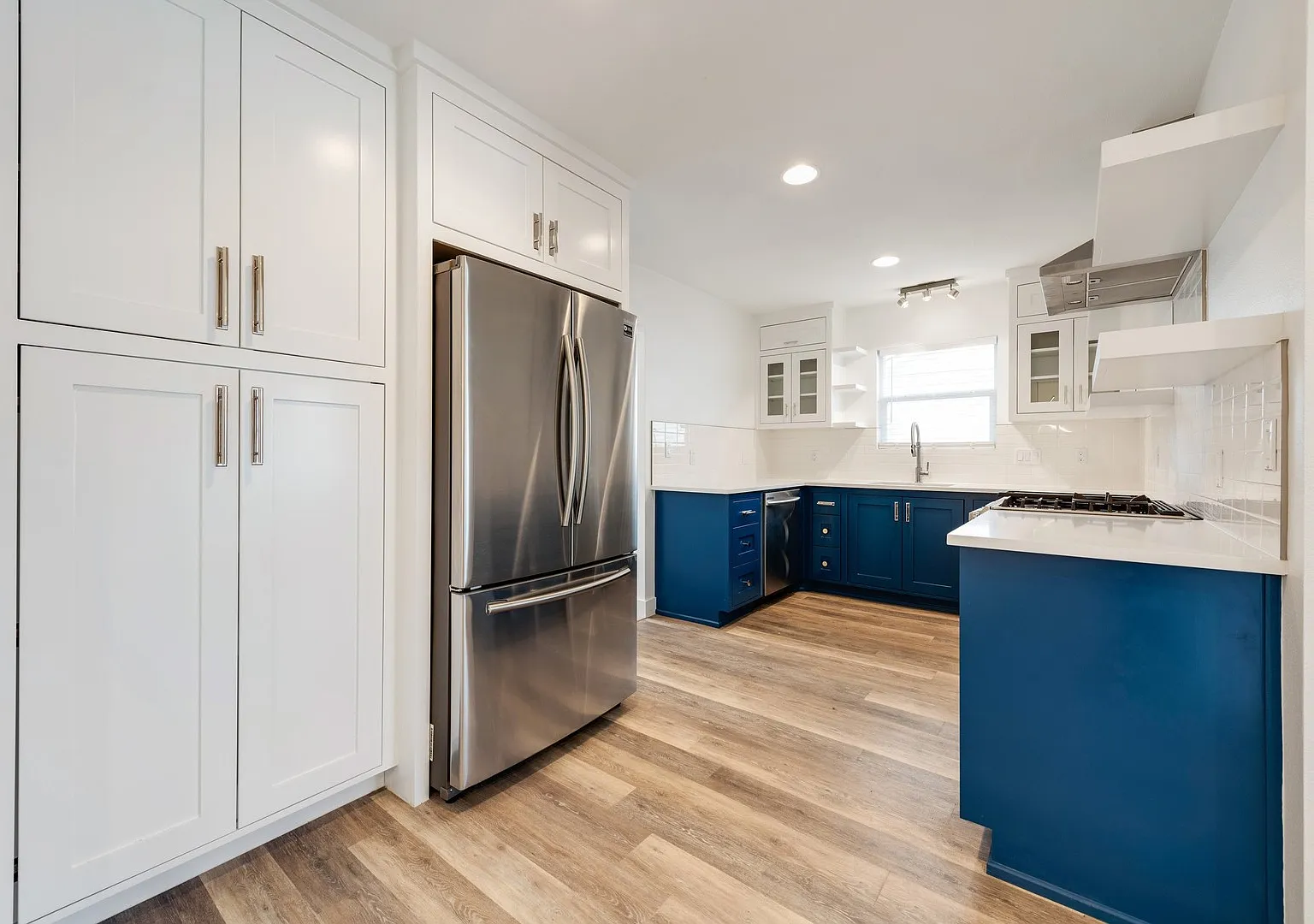 2018 Remodeled 3 bed / 2 bath - wood / tile floors, fenced yard. Hyde Park / Downtown — Photo 1
