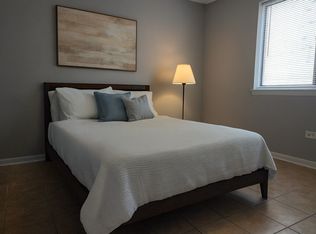 9702 Bianco Ter APT B, Des Plaines, IL 60016