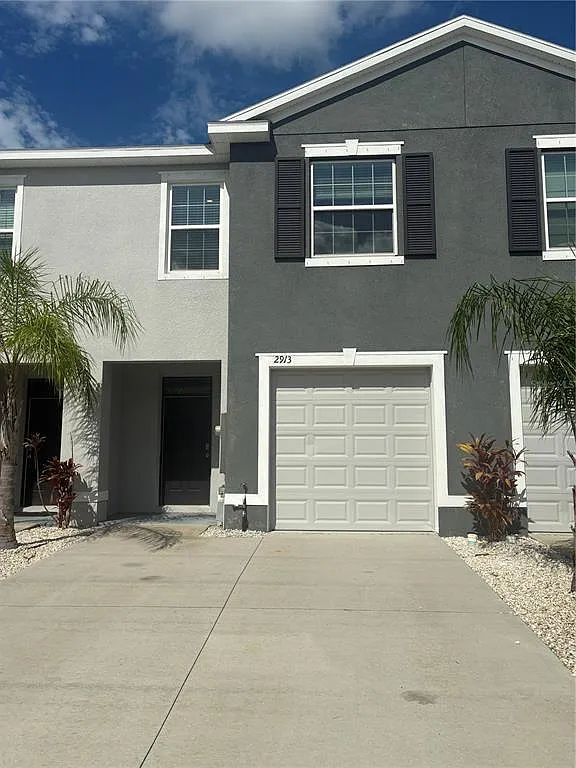 3 bed, 2.5 bath, 1673 sqft, $2,350 — Photo 1