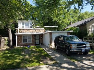 33 E 152nd St, Harvey, IL 60426