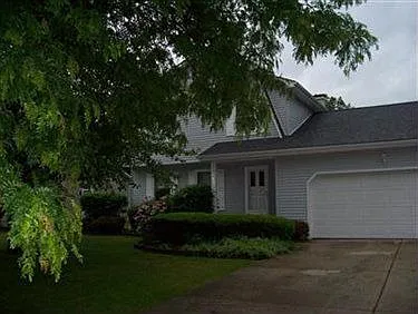 155 Country Green Dr photo 1
