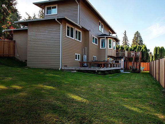 5th image of 5511 127th Pl SE