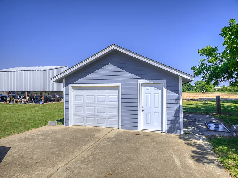 20961 Holden St — Photo 2