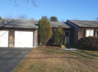 30 Stoothoff Rd, East Northport, NY 11731