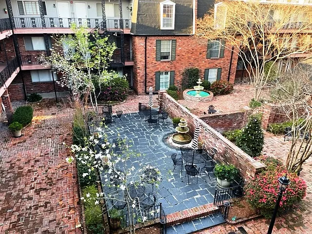 Gorgeous New Orleans courtyard with plenty of sitting.
