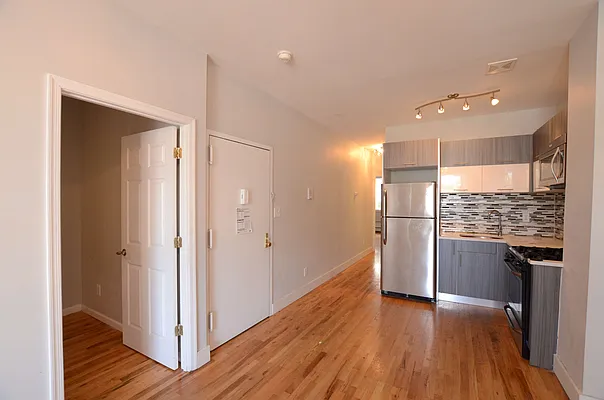 Rented by Miron Realty Group | media 37