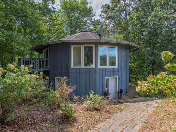 29 White Eagle Way, Leicester, NC 28748