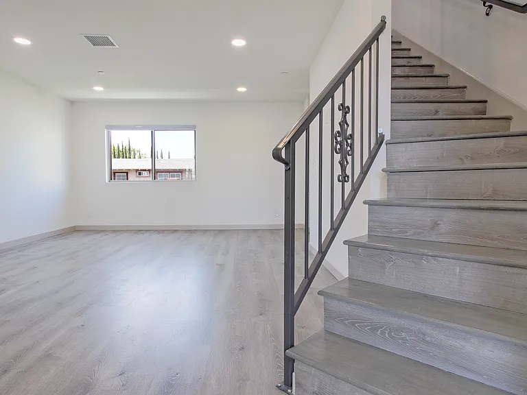 115 W Cypress St — Photo 5