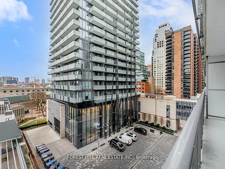 1080 Bay St #505 — Photo 8
