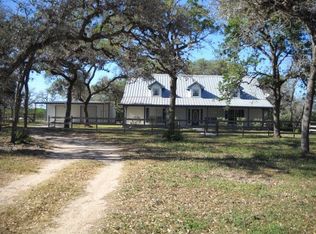 924 Baecker Rd, Goliad, TX 77963